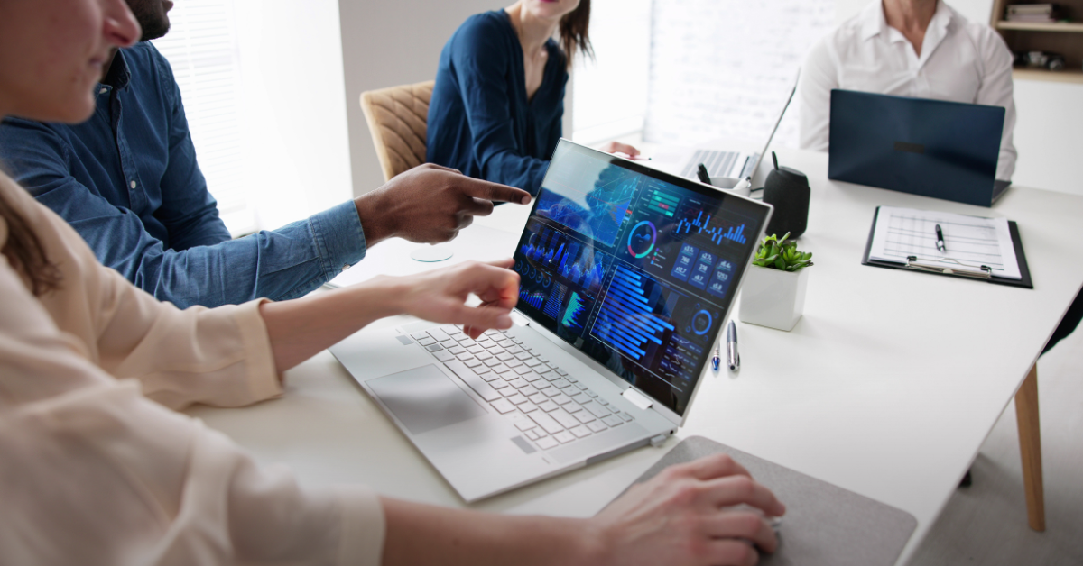 The Ideal Data Engineering Team Structure: Roles, Models & Tips